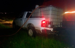 Abandonan camión con huachicol en San Diego Linares en Toluca