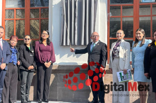 El presidente municipal de Zinacantepec, Manuel Vilchis Viveros, durante la promulgación del Bando Municipal 2026.