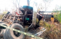 Volcadura de pipa  deja dos muertos en Otumba