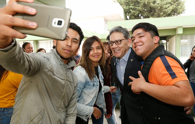 Alfredo Barrera entregó infraestructura y equipamiento en Prepa 5