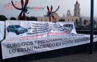 Protestan taxistas por &quot;competencia&quot; de Uber