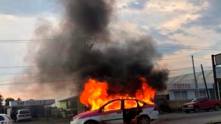 Se incendia taxi en la Toluca-Naucalpan