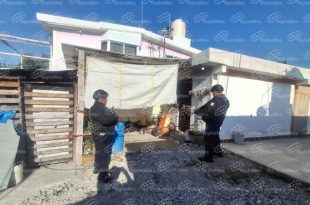 Elementos de la Policía Municipal y Estatal resguardaron el domicilio en El Oro tras el hallazgo.