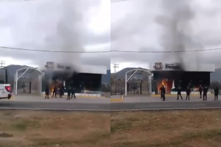 Sucursal del Banco del Bienestar en Coacalco afectada por el incendio provocado por sujetos desconocidos