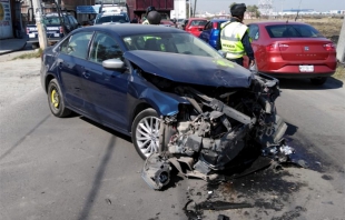 Carambola de particular contra taxis en bulevar Aeropuerto en Toluca