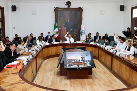 Raciel Pérez Cruz durante la Cuadragésima Quinta Sesión Ordinaria del Ayuntamiento de Tlalnepantla