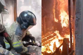 Bomberos de Texcoco realizan maniobras para sofocar el incendio y retirar escombros en la vivienda del centro