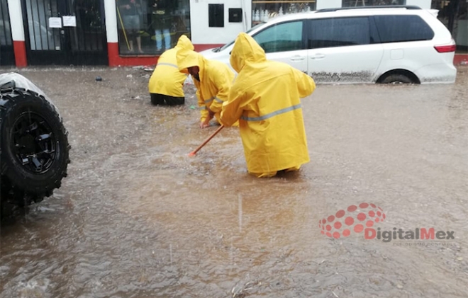 #DeÚltimoMinuto: Inundado centro de #ValleDeBravo por lluvias