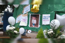 El menor es velado frente a su vivienda, en una carpa instalada en la zona alta del municipio.