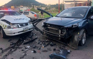 Cerrada carretera a Xalatlaco por choque; cinco lesionados