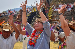 #Video: Delfina Gómez reafirma compromiso con pueblos originarios en Encendido del Fuego Nuevo