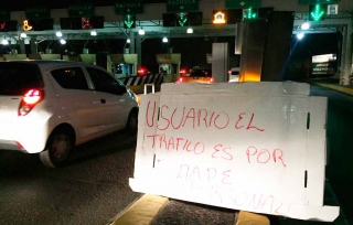 Toman caseta y levantan plumas en la México-Pachuca por despidos