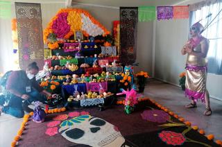 #Video: Mira cómo festejan a sus muertos en penales del Edoméx