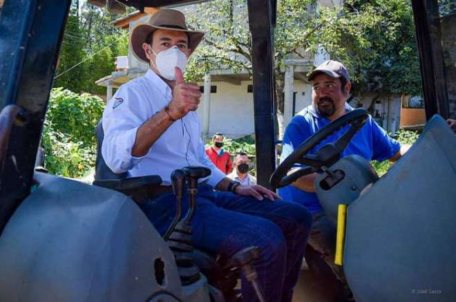 Cumple Mauricio Osorio Domínguez compromisos de obra que por la pandemia estaban pendientes