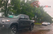 Caos vehicular en Metepec por encharcamientos provocados por tormenta