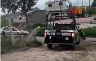 #Video: Balacera entre policías y pobladores deja una muerta en Los Reyes La Paz