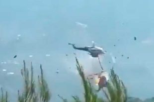 Video: Chocan dos helicópteros mientras combatían incendio en Grecia; hay dos muertos y dos heridos