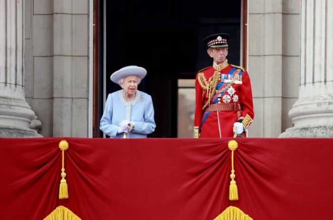 La regente fue aclamada por sus súbditos que se reunieron para festejar el Jubileo.