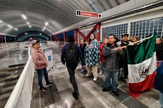 Habitantes de la colonia 10 de Junio bloquearon la estación Teyahualco.