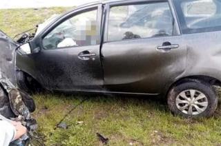 Al sitio arribaron elementos de los servicios de emergencia, quienes rescataron con vida a un hombre