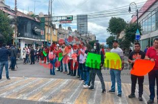Llevan más de cuatro horas bloqueadas calles de Juárez y Morelos en Toluca