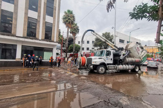 #Video: Lluvias provocan inundaciones y caos vial en #Ecatepec, #Tultitlán e #Izcalli; activan operativos de emergencia