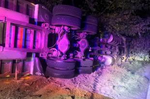 El accidente ocurrió en la localidad conocida como Macho de Agua, sobre la carretera México-Zitácuaro.