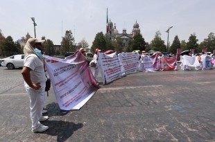 Los manifestantes permanecen sobre la vía Lerdo.