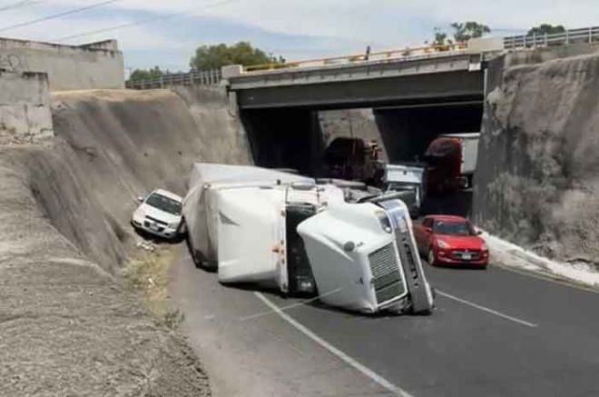 El accidente vehicular se produjo en el sitio conocido como La Pera, a la altura de Cuautitlán Izcalli.