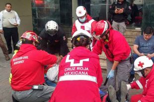 El elevador de carga tuvo una falla y cayó de poco más de dos metros.