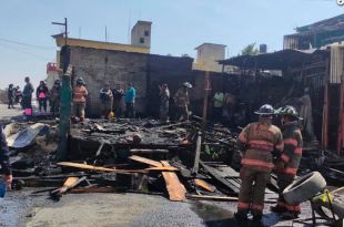 Un taller de carpintería se incendió y quedó consumido en la colonia Ampliación Tulpetlac