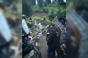 Vecinos acudieron a auxiliar a los afectados, mientras que elementos de Protección Civil y de la Policía Municipal realizaron labores de rescate.
