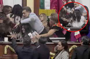 Diputadas y diputados de Morena y del PAN protagonizan empujones y jaloneos en el pleno del Congreso de la Ciudad de México
