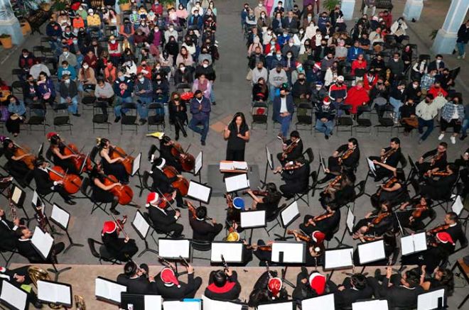  Hilda Saquicoray Ávila destacó que durante estos ocho años, la orquesta ha recorrido un camino lleno de aventuras.