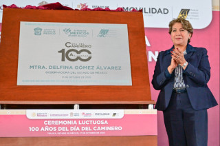 Delfina Gómez reconoce la labor de los camineros en Toluca durante el centenario de su día