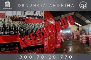 La Fiscalía del Estado de México aseguró más de 20 mil botellas vacías y más de 4 mil con refrescos alterados.