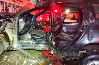 El impacto dejó a un hombre prensado y movilizó a cuerpos de emergencia.