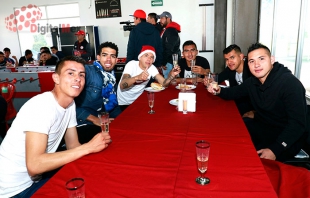 Realizan brindis navideño en el Club Deportivo Toluca