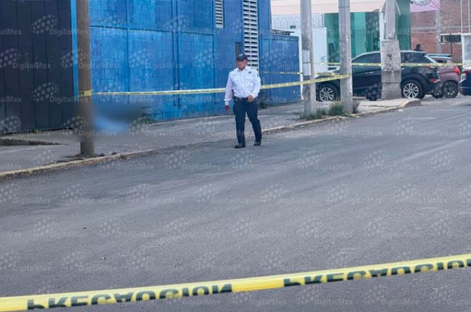 Un hombre de aproximadamente 45 años murió tras desvanecerse y caer sobre el pavimento en calles de la colonia Reforma y Ferrocarriles, en Toluca.