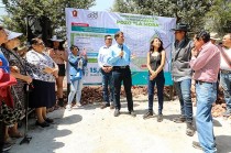 Autoridades supervisan el avance del pozo "La Mora", que promete 35 litros por segundo.