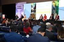 La alcaldesa de Ecatepec presentó en un foro nacional las acciones implementadas durante su administración para combatir rezagos históricos en el municipio.