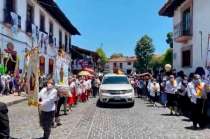 Cientos de feligreses de Valle de Bravo acompañaron al padre Rufo en su último adiós