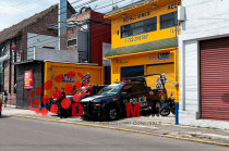 Elementos municipales y estatales acordonaron la zona en espera de la Fiscalía mexiquense.