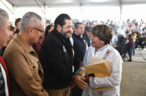 Delfina Gómez junto al legislador Francisco Vázquez durante el Informe Regional en Texcoco