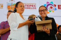Además, se proporcionarán lentes con graduación y vales para uniformes, en coordinación con los gobiernos federal y estatal
