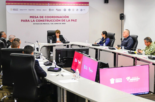 Los integrantes de la Mesa de Coordinación para la Construcción de la Paz se instalan en sesión permanente, suman esfuerzos autoridades federales, estatales y municipales para preservar el orden.