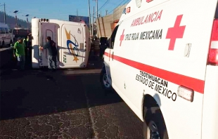Vuelca camión de pasajeros en la México-Pachuca; reportan varios lesionados