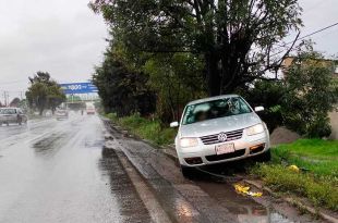 Se impacta contra un árbol en la Toluca-Tenango del Valle