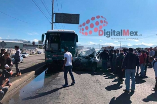 Choque múltiple en la Toluca-Naucalpan; impactan autobús de pasajeros