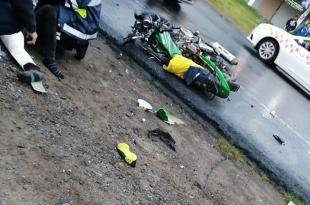 Debido al impacto el motociclista salió disparado